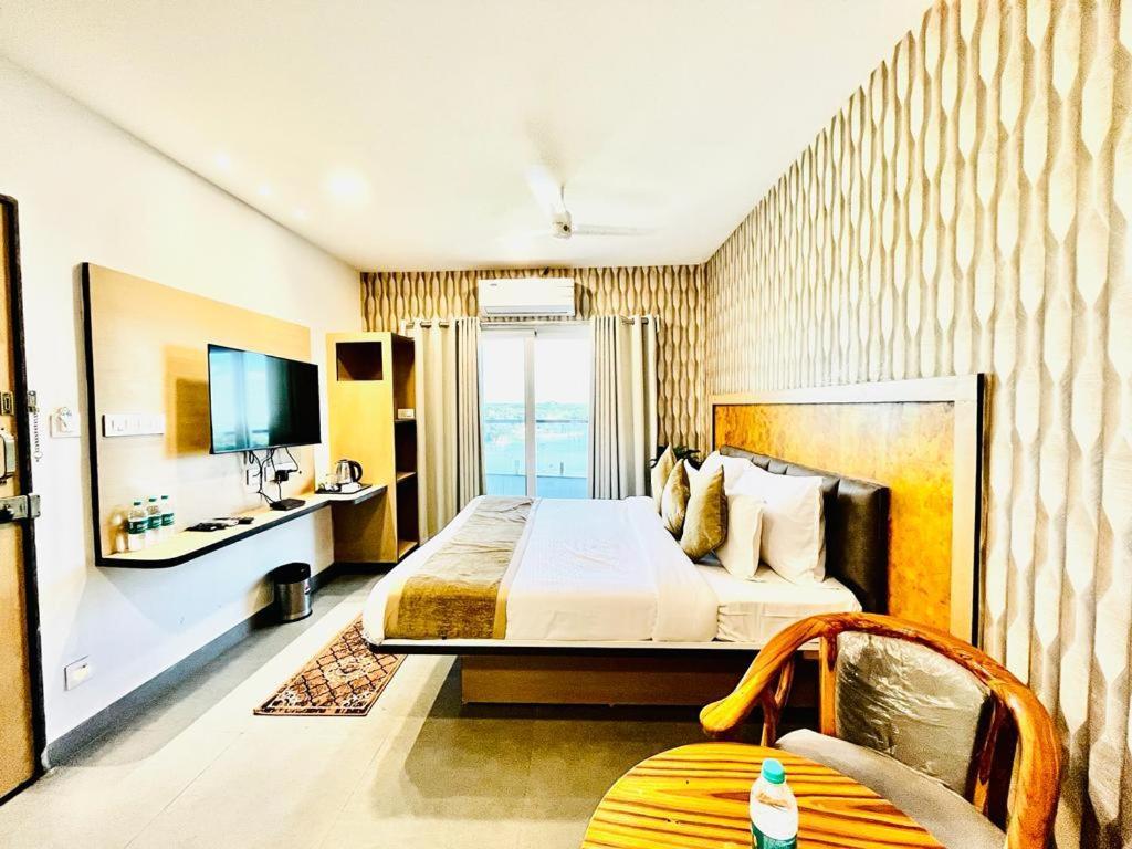 Hotel Lake View Airport Zone Hyderabad Bagian luar foto