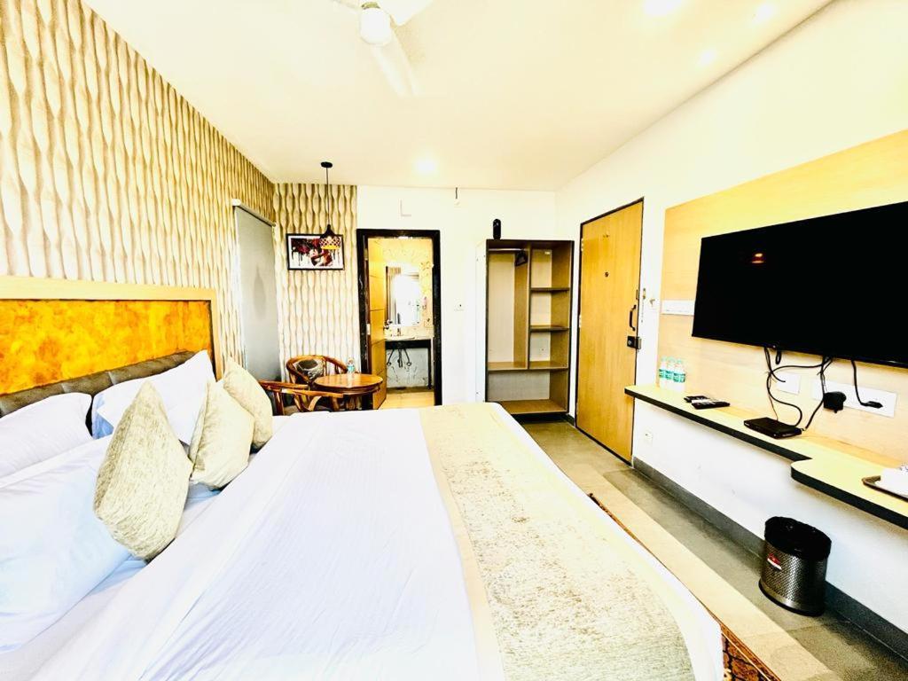Hotel Lake View Airport Zone Hyderabad Bagian luar foto
