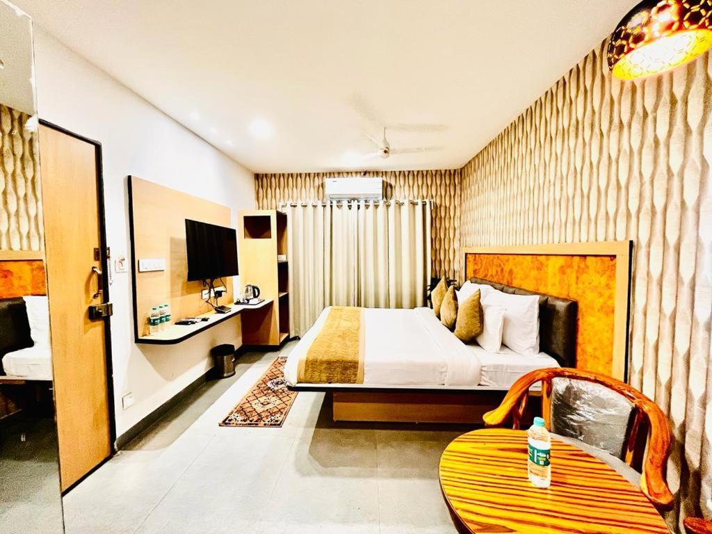 Hotel Lake View Airport Zone Hyderabad Bagian luar foto