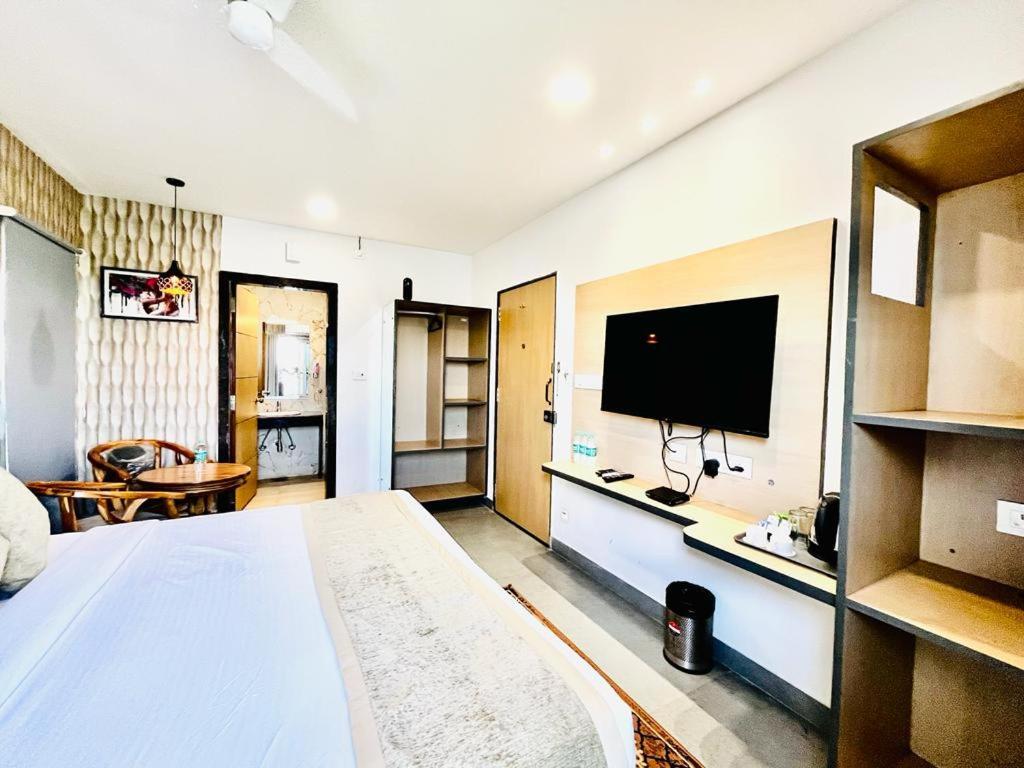 Hotel Lake View Airport Zone Hyderabad Bagian luar foto