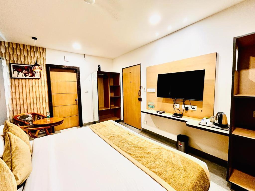 Hotel Lake View Airport Zone Hyderabad Bagian luar foto