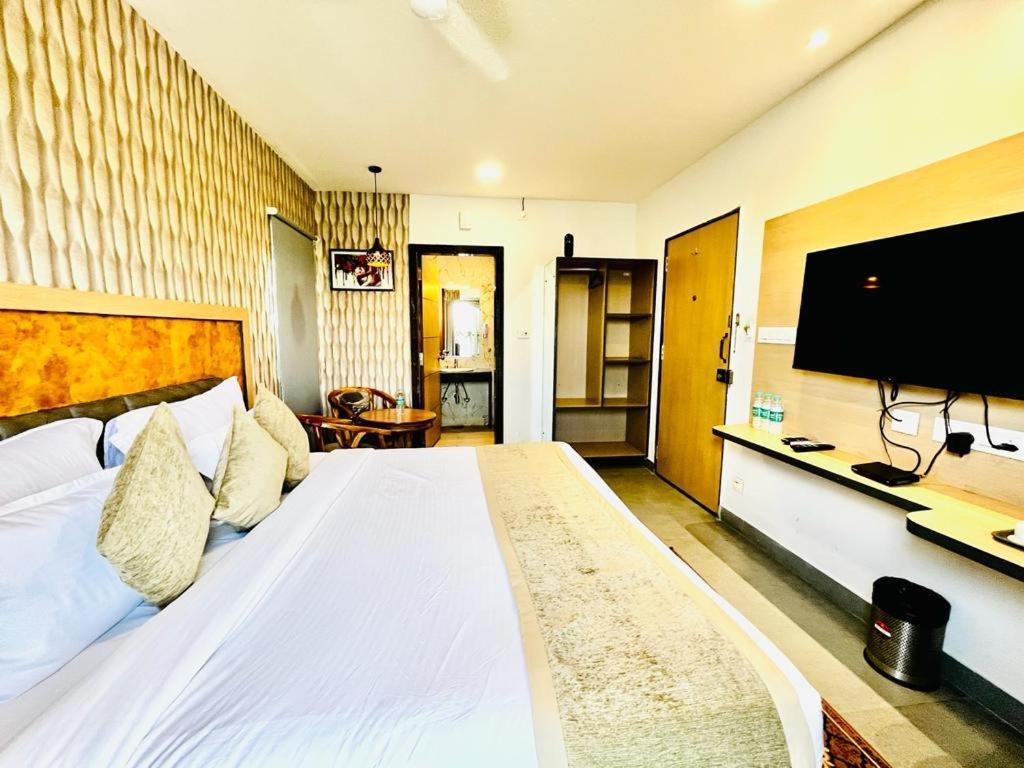 Hotel Lake View Airport Zone Hyderabad Bagian luar foto