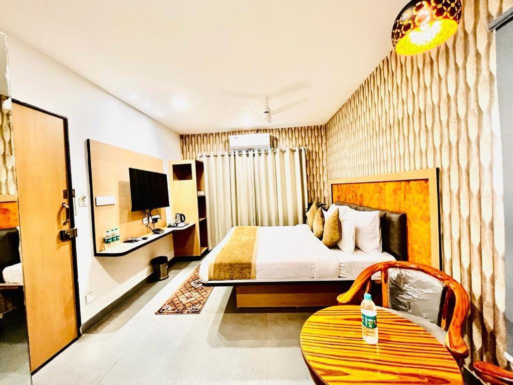 Hotel Lake View Airport Zone Hyderabad Bagian luar foto
