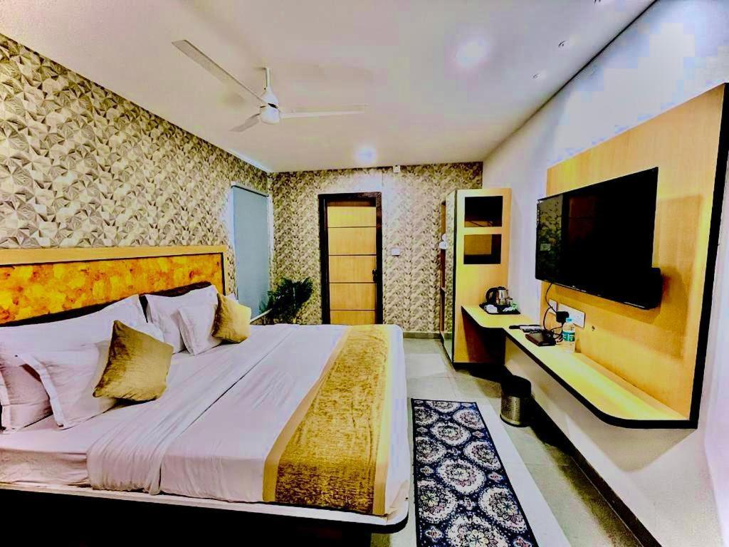 Hotel Lake View Airport Zone Hyderabad Bagian luar foto