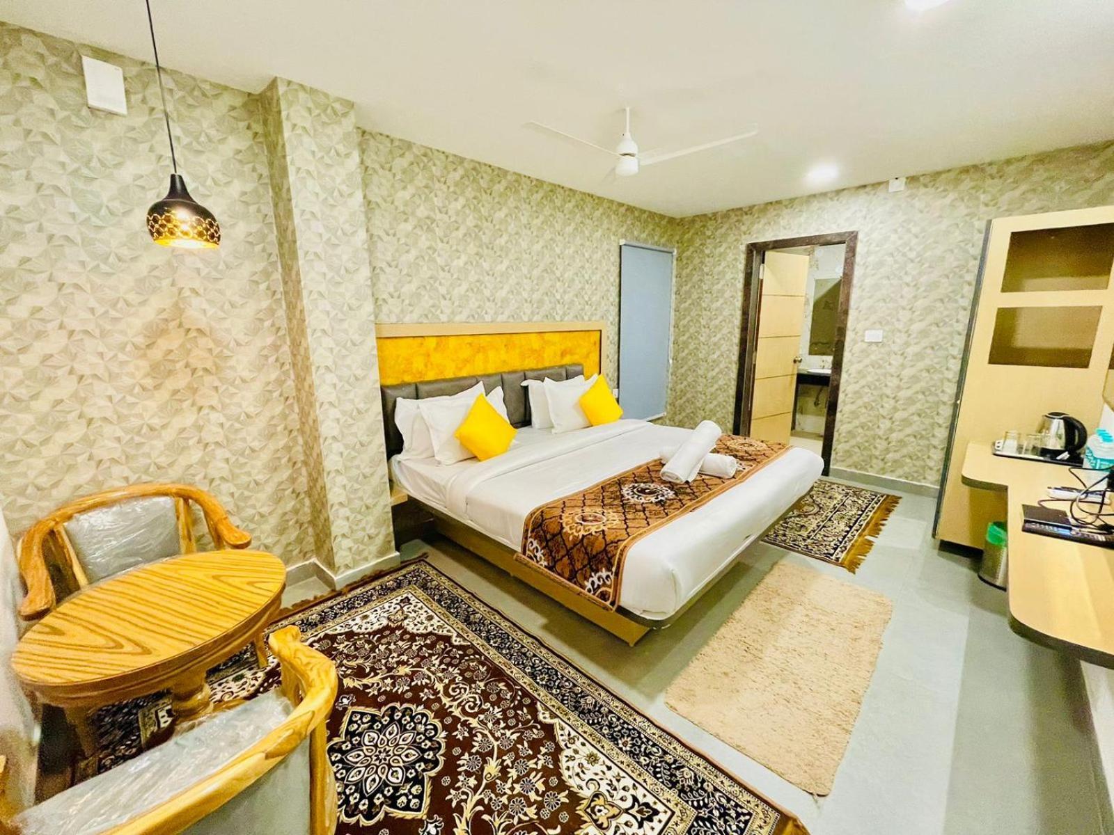 Hotel Lake View Airport Zone Hyderabad Bagian luar foto