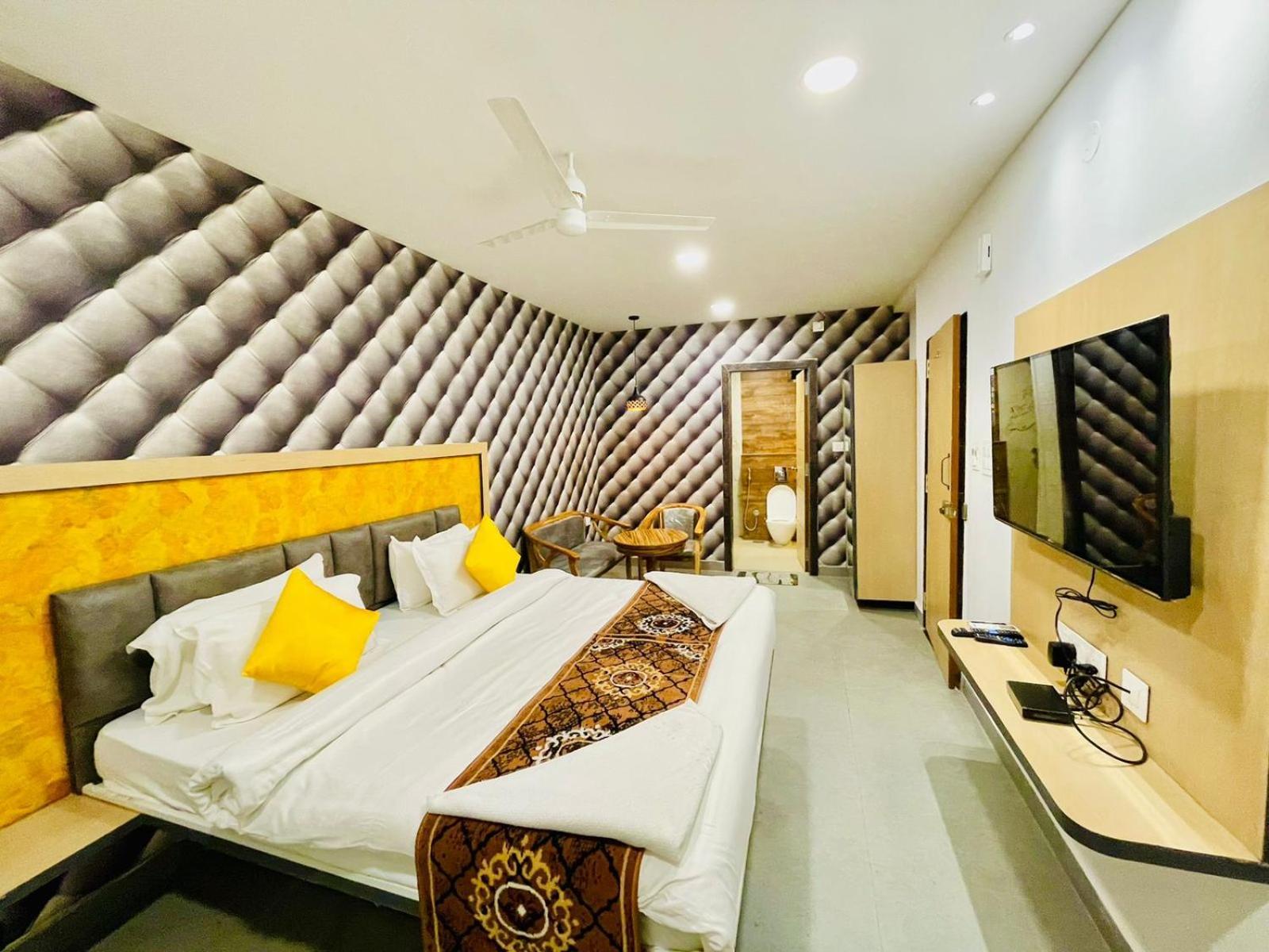 Hotel Lake View Airport Zone Hyderabad Bagian luar foto