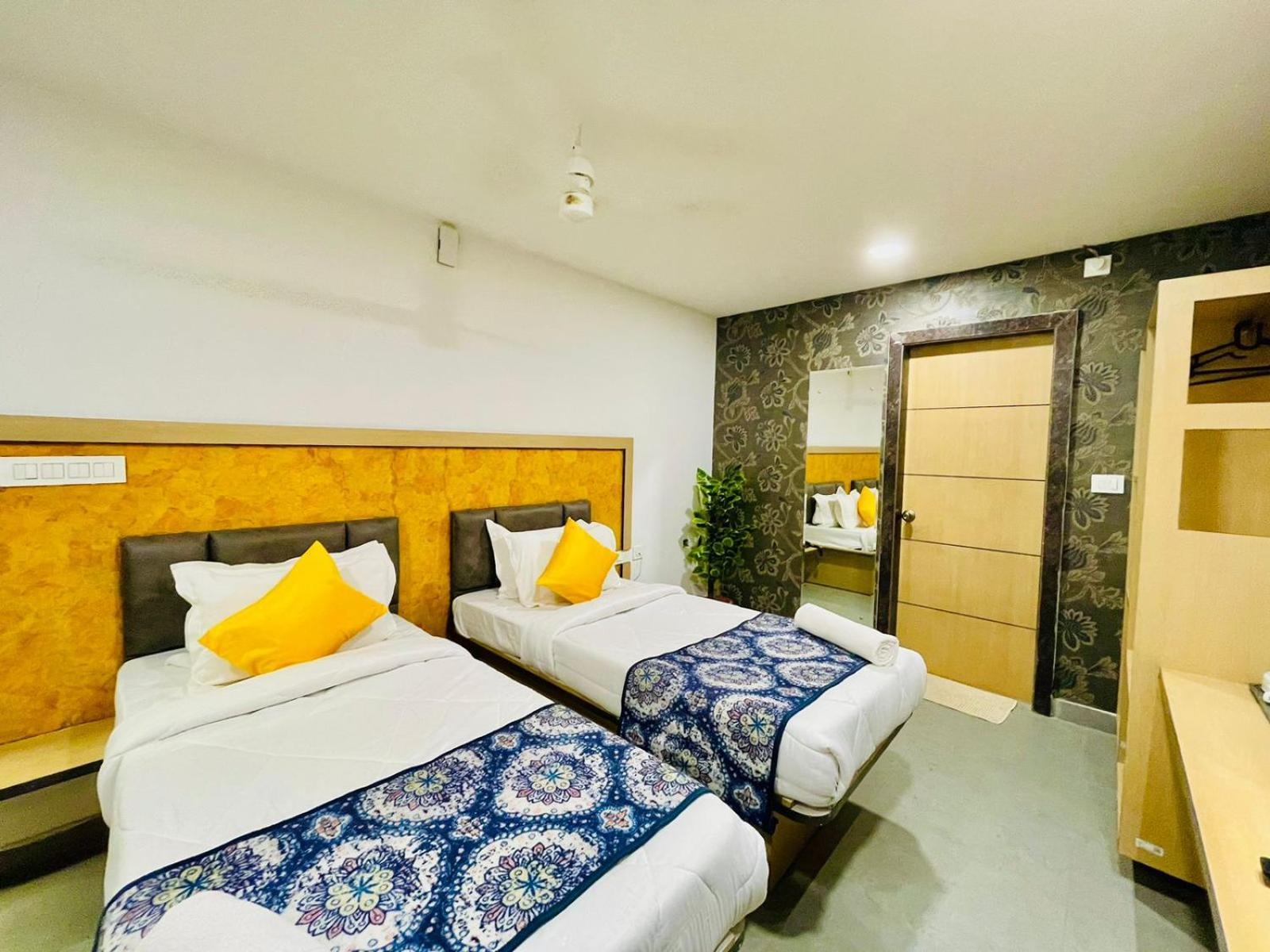 Hotel Lake View Airport Zone Hyderabad Bagian luar foto