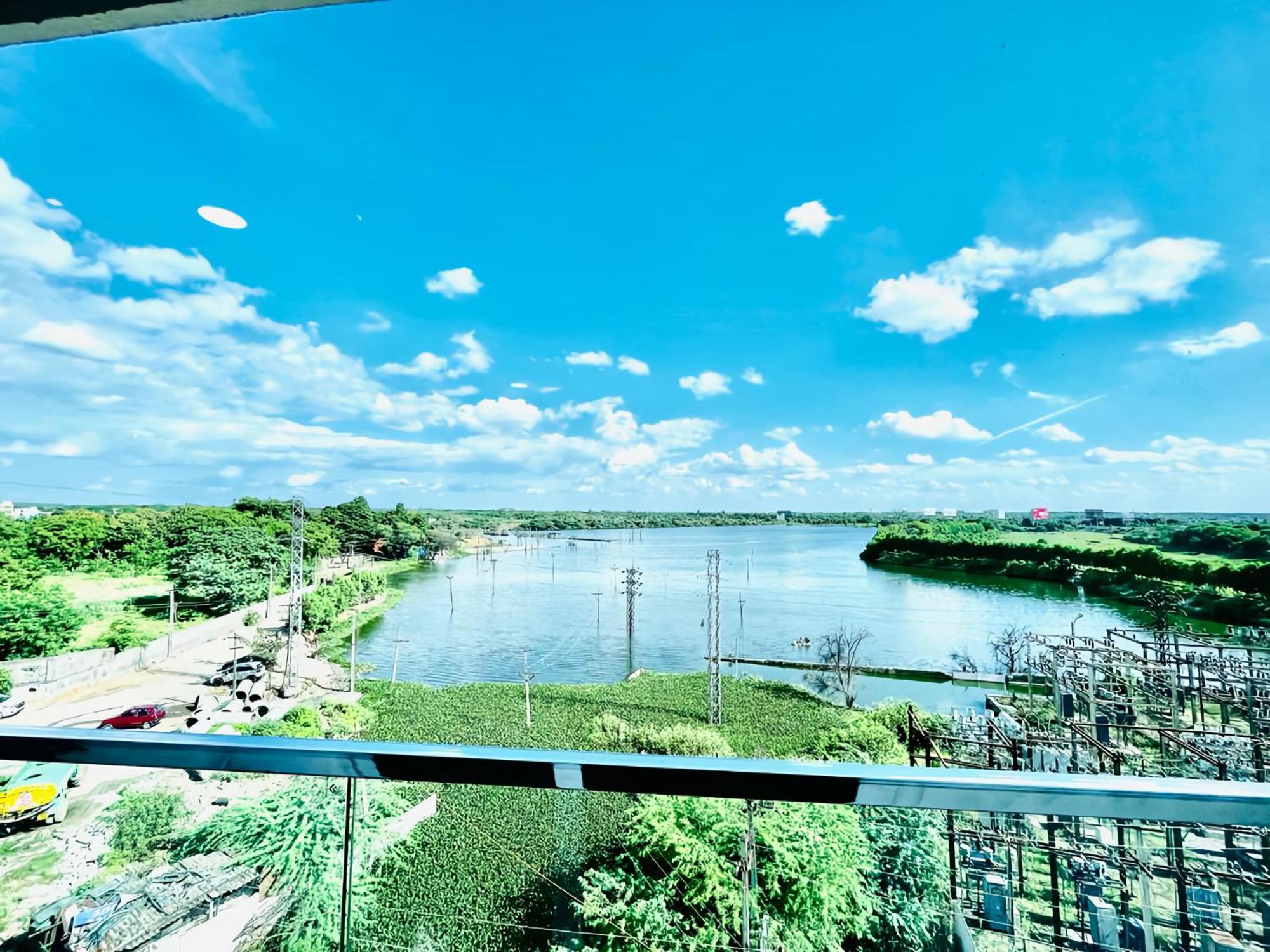 Hotel Lake View Airport Zone Hyderabad Bagian luar foto