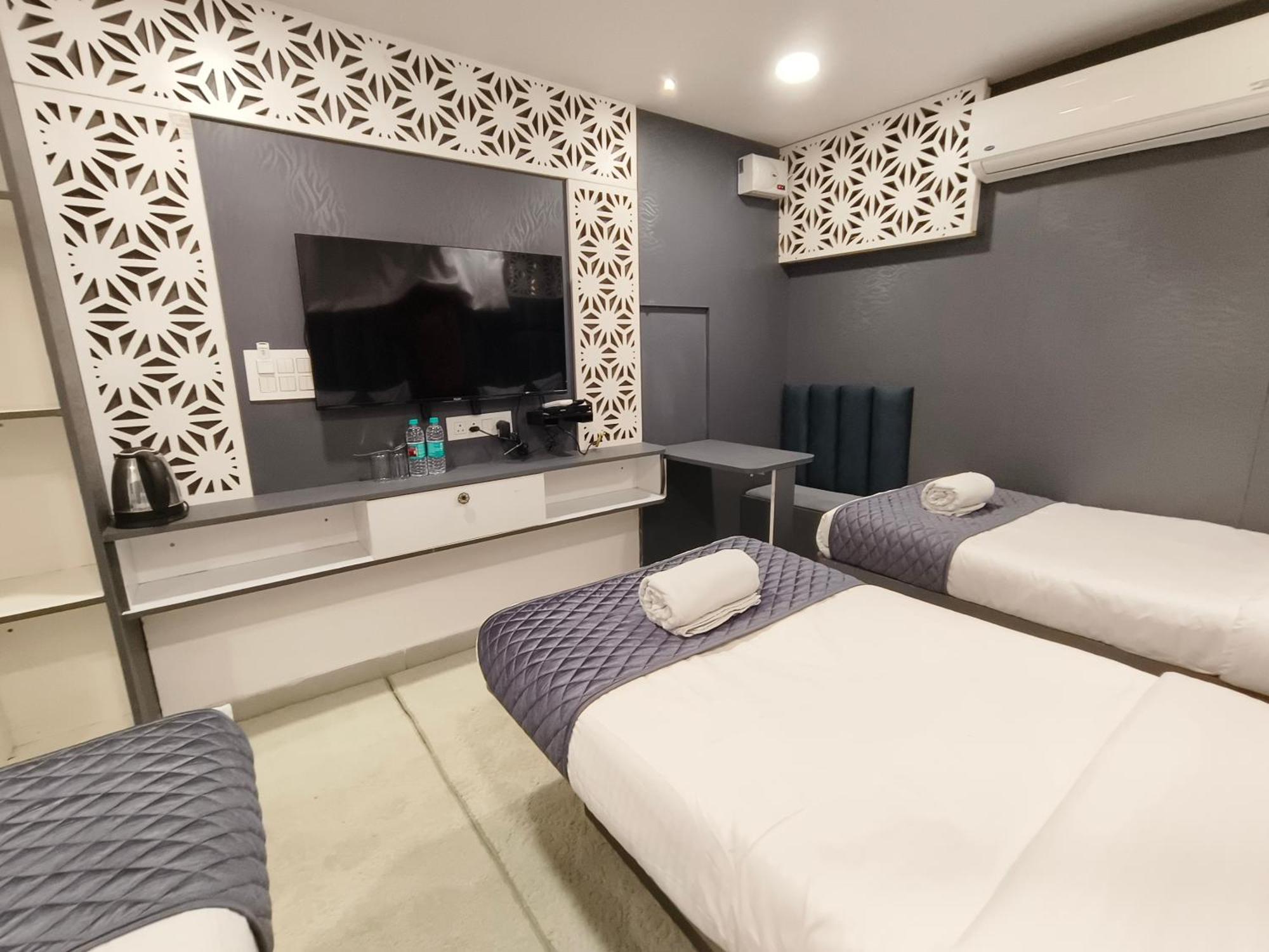 Hotel Lake View Airport Zone Hyderabad Bagian luar foto
